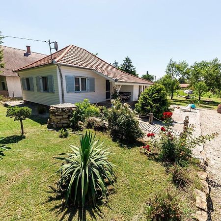 Berrybay Holidayhome Balatonkeresztúr Exterior foto