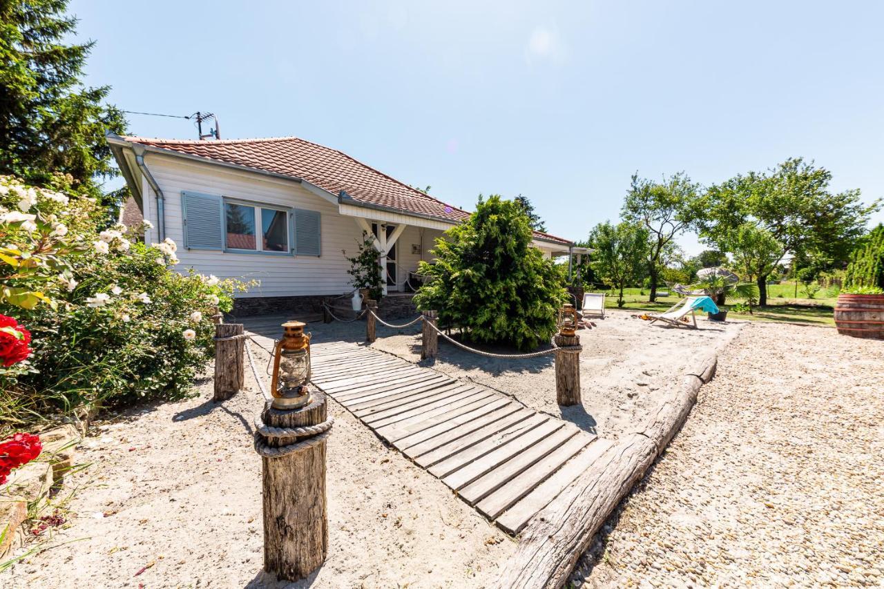 Berrybay Holidayhome Balatonkeresztúr Exterior foto