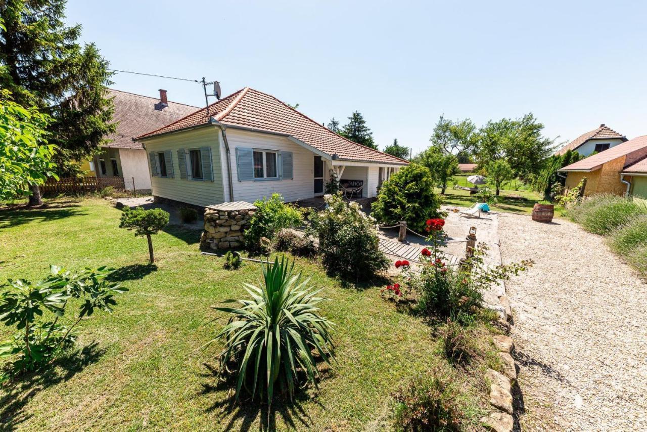 Berrybay Holidayhome Balatonkeresztúr Exterior foto
